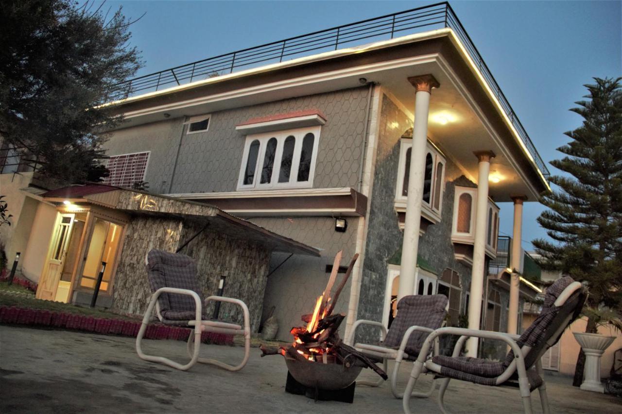 Republika Central Mansehra Esterno foto