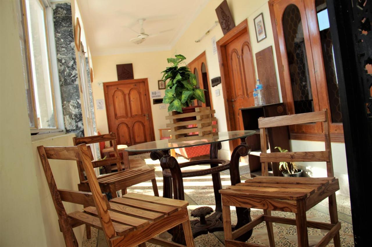 Republika Central Mansehra Esterno foto