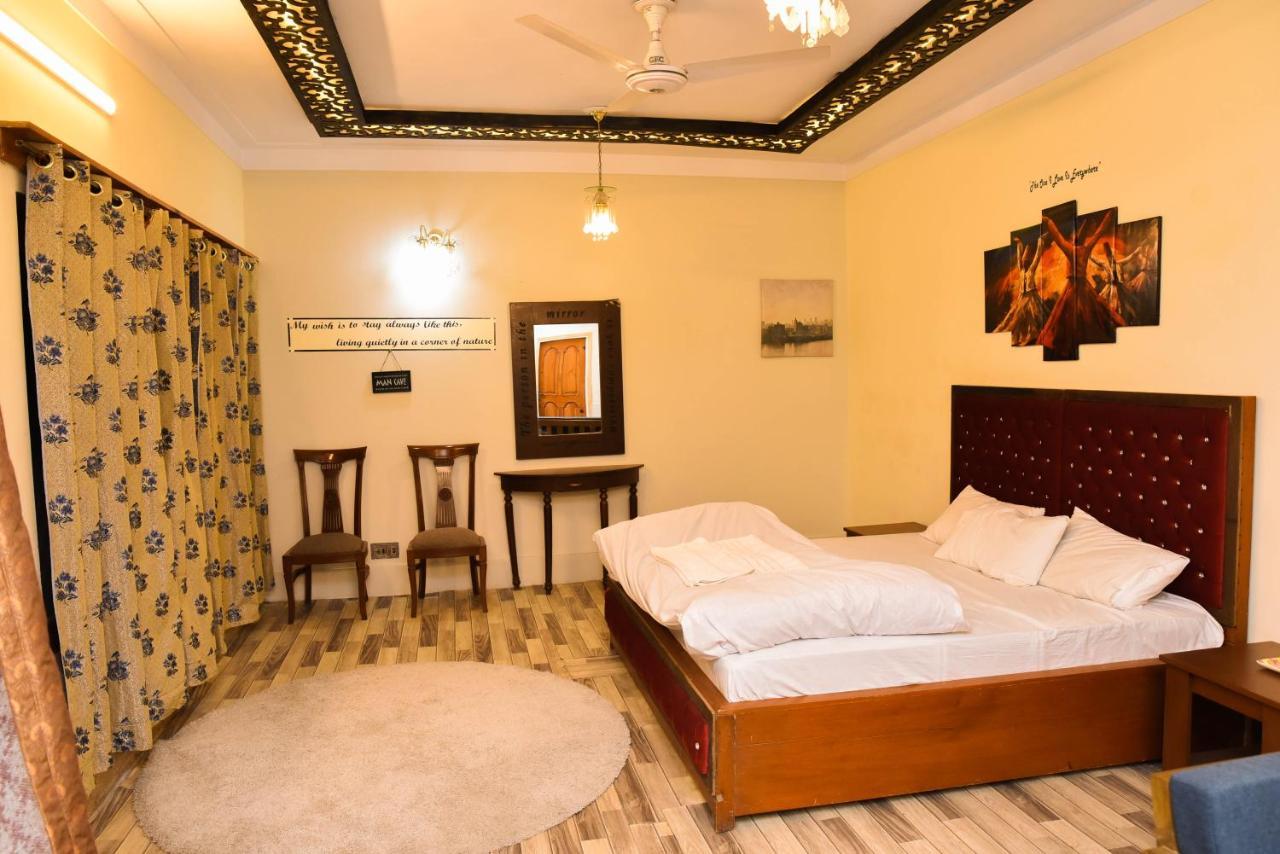 Republika Central Mansehra Esterno foto