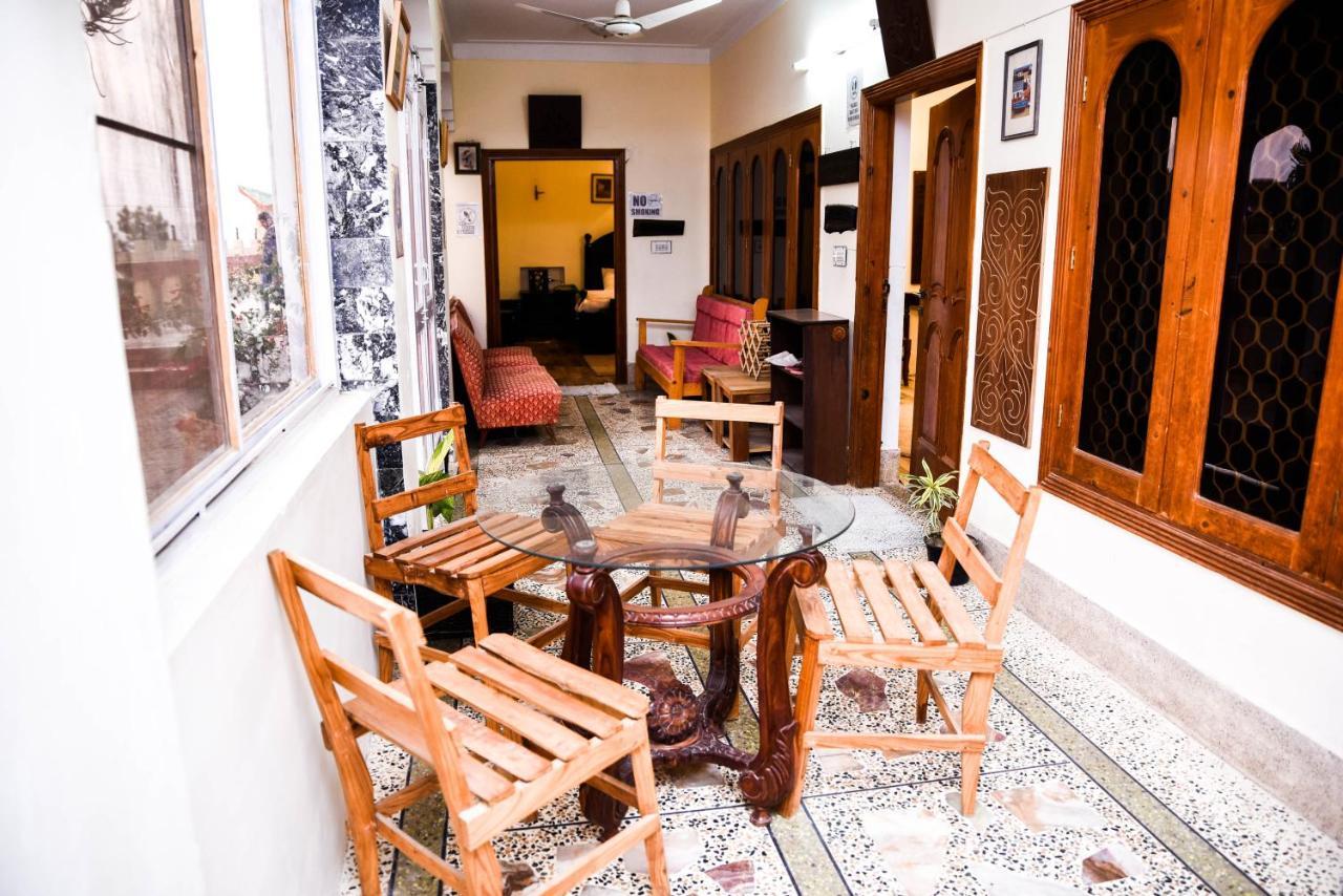 Republika Central Mansehra Esterno foto