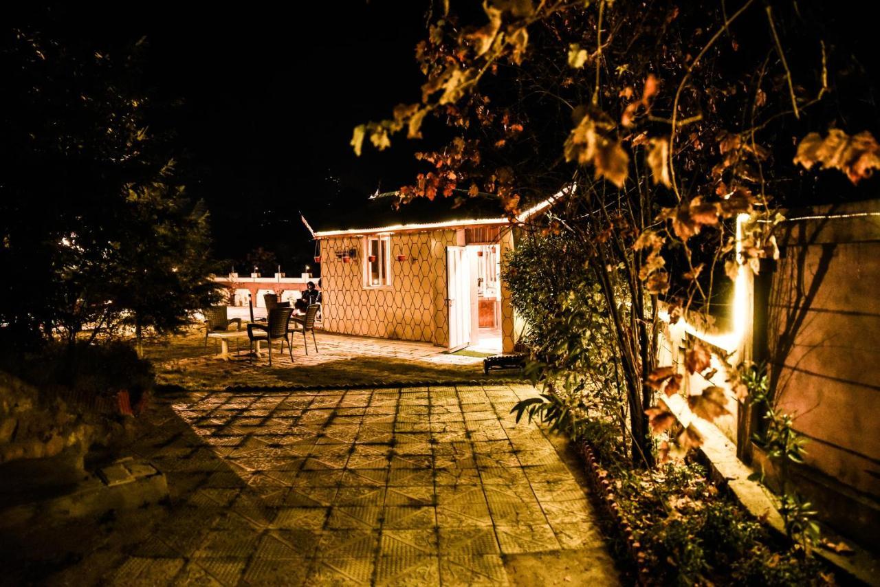 Republika Central Mansehra Esterno foto