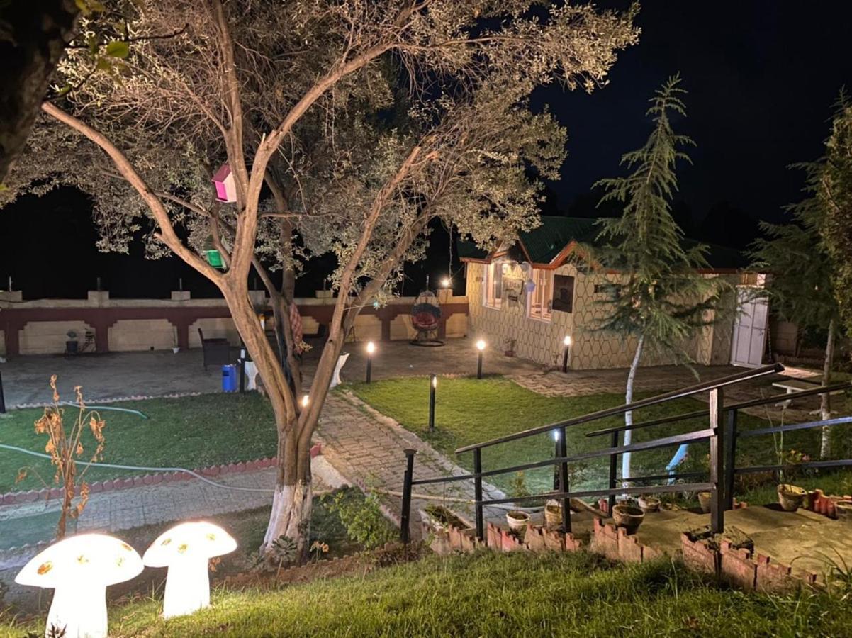Republika Central Mansehra Esterno foto